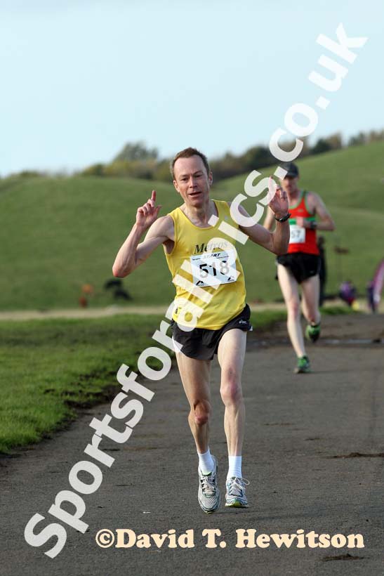 Nigel Rackham (Metros) lwins  the Newcastle Town Moor Marathon. Photo: David T. Hewitson/Sports for All Pics